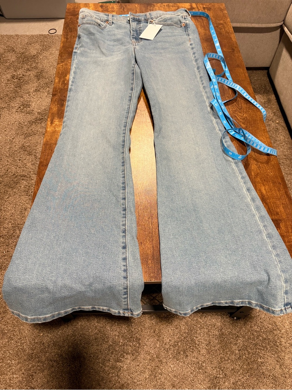 Jessica Simpson’s Daisy fitted flare jeans size 8